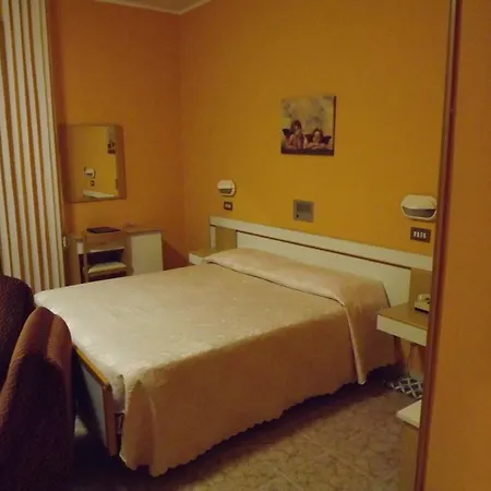 Cristina Hotel 3*