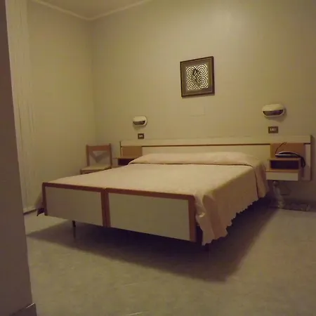Cristina Hotel 3*